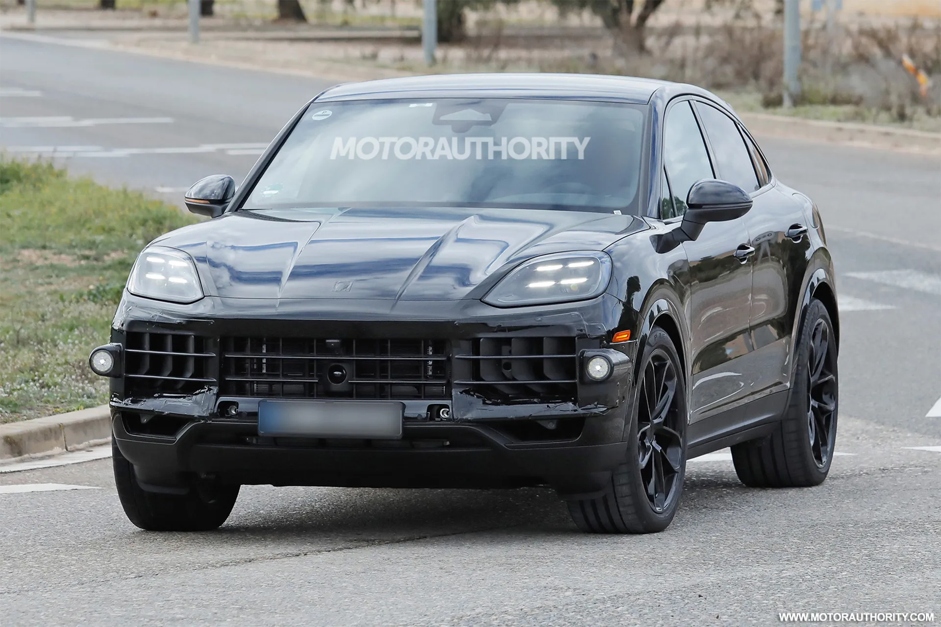 2027 Porsche Cayenne Coupe spied with updates AUTOJUNCTION
