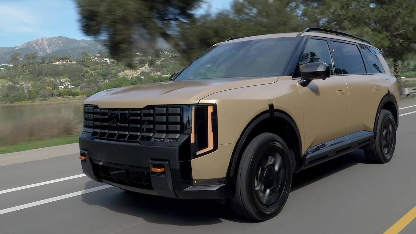 THE ALL-NEW 2027 KIA TELLURIDE HYBRID MEETS THE PACIFIC COAST WHILE TELLURIDE X-PRO TACKLES THE TRAIL AUTOJUNCTION