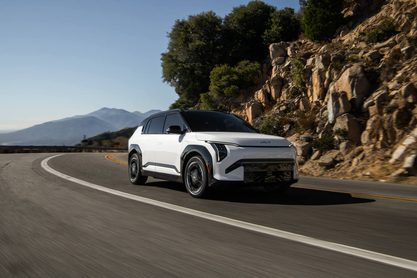 KIA EV3 NAMED “GREEN CAR OF THE YEAR®”AND CARNIVAL HYBRID NAMED “GREEN MINIVAN OF THE YEAR™” BY GREEN CAR JOURNAL AUTOJUNCTION