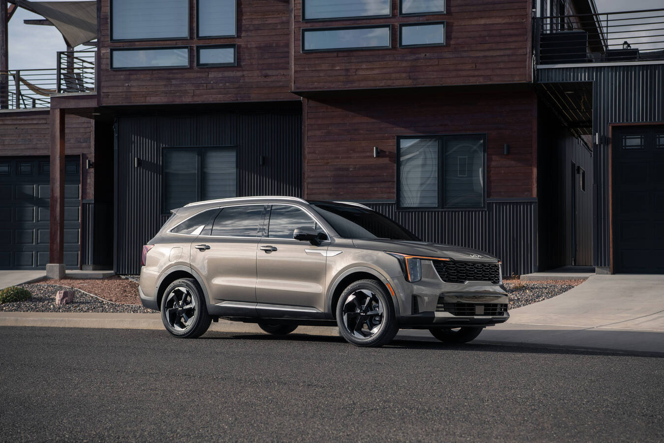 KIA ANNOUNCES PRICING FOR 2027 SORENTO PHEV AUTOJUNCTION